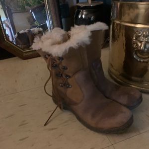 BOM Shoes Size 7.5 Suede Leather